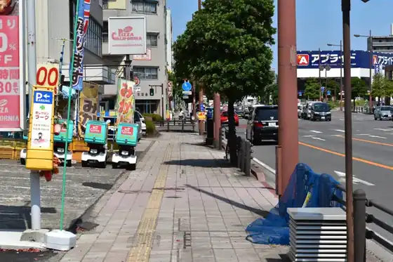 左側にLAWSONがある通り(写真は以前のガソリンスタンド)