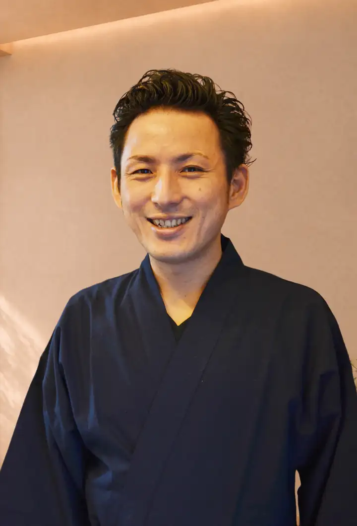 作務衣姿の院長 安部元隆